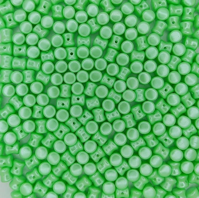 50 x diabolo beads in Pastel Light Green