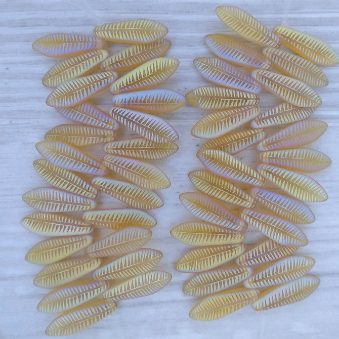 25 x Laser etched daggers in Matt Topaz with Feather pattern (5x16mm)