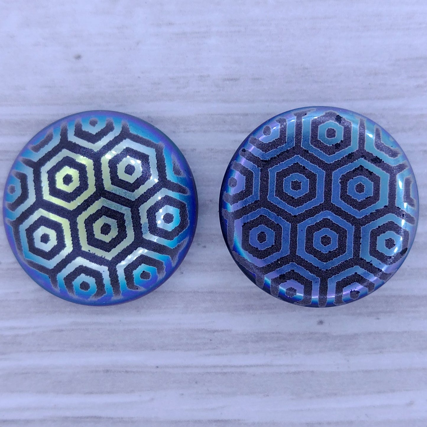 18mm Flatback Cabochon in Black with Hexagon