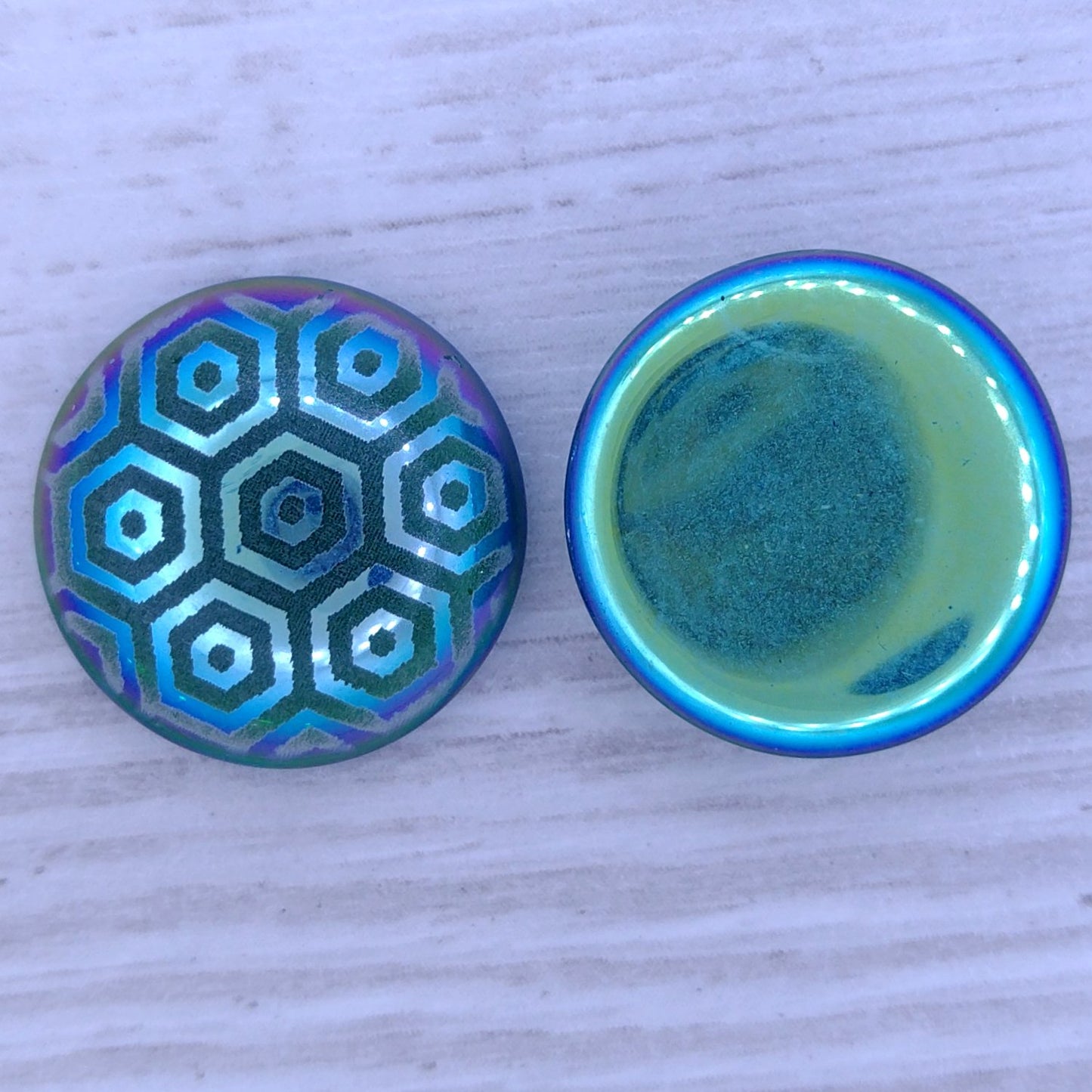 18mm Flatback Cabochon in Green with Hexagon