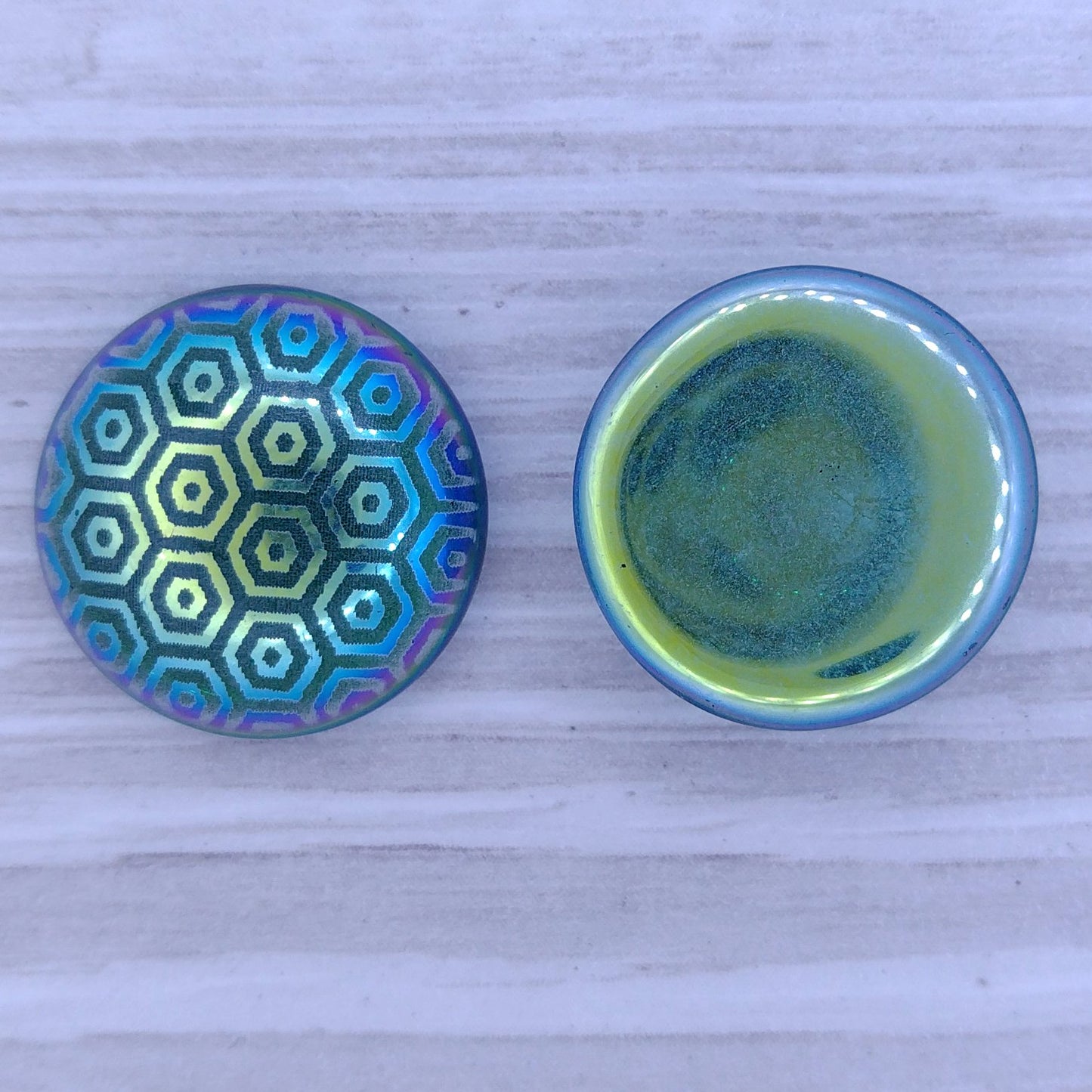 18mm Flatback Cabochon in Green with Small Hexagons