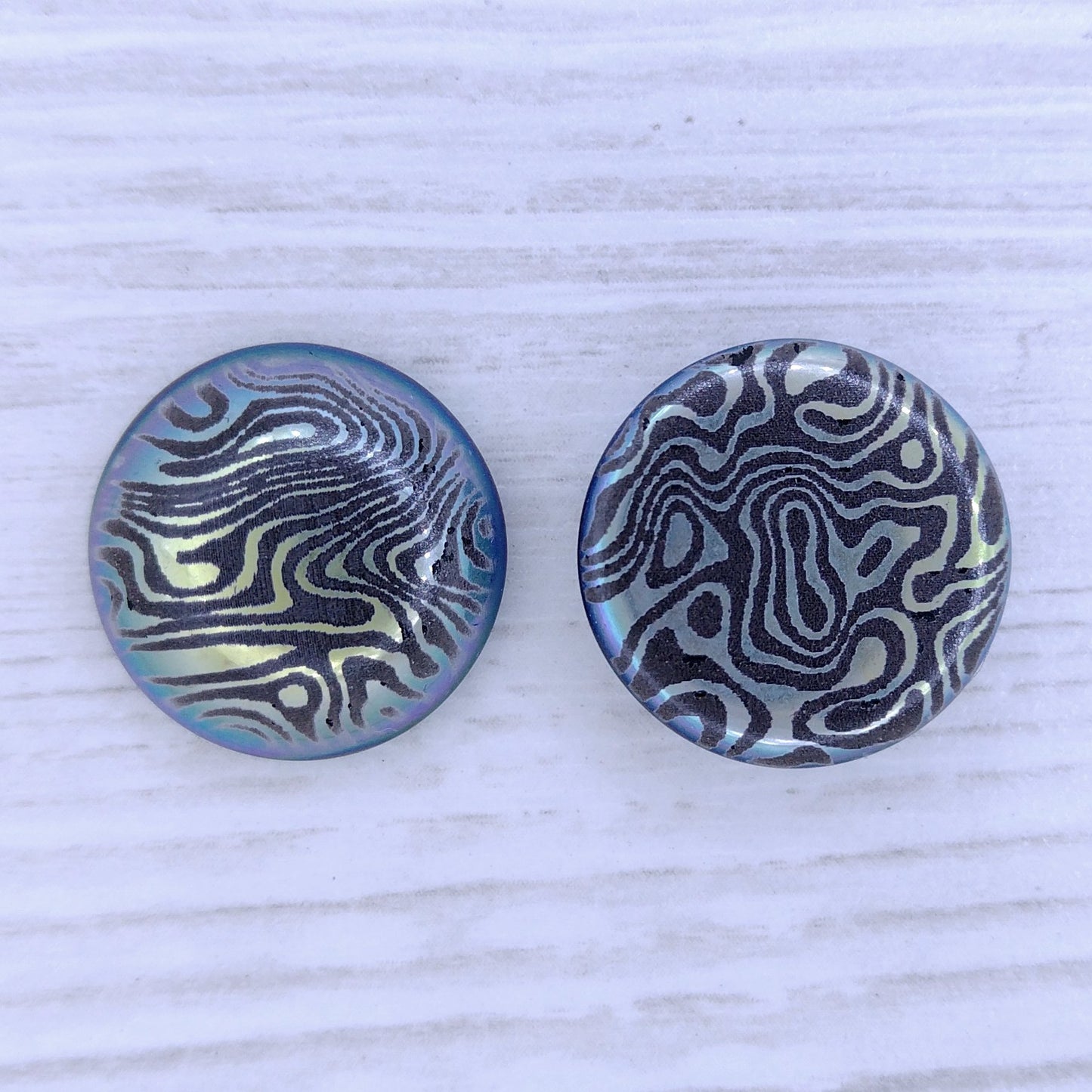 18mm Flatback Cabochon in Black with Contours