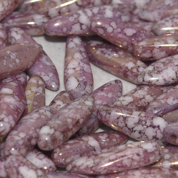 10 x two hole daggers in Chalk White/Terracotta Purple (5x16mm)