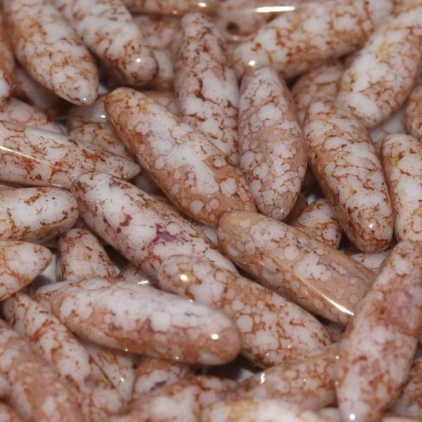 10 x two hole daggers in Chalk White/Terracotta Red (5x16mm)