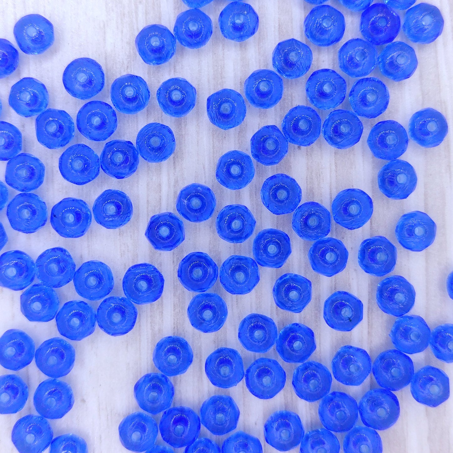 25 x faceted rondelles in Sapphire (3x5mm)