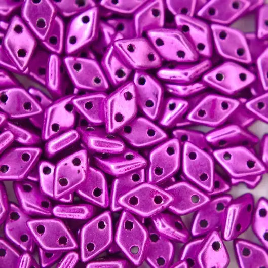 50 x CzechMate diamonds in Saturated Metallic Spring Crocus