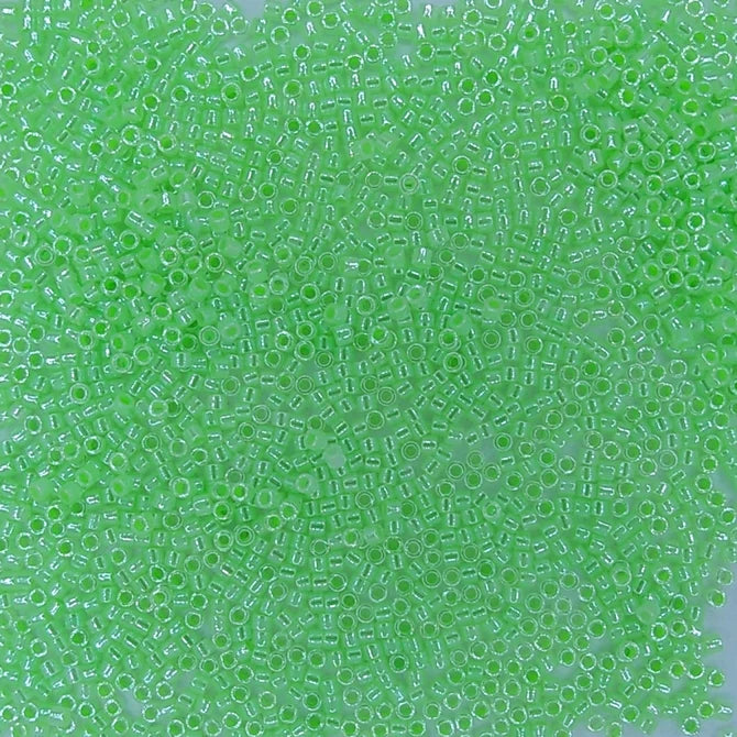 DB0237 - 25g Size 11/0 delicas in Light Green lined Crystal