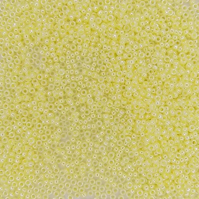 0514 - 5g Size 15/0 Miyuki seed beads in Light Yellow Ceylon