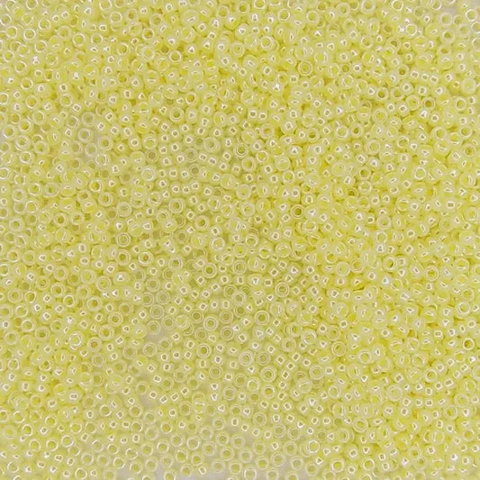 0514 - 5g Size 15/0 Miyuki seed beads in Light Yellow Ceylon