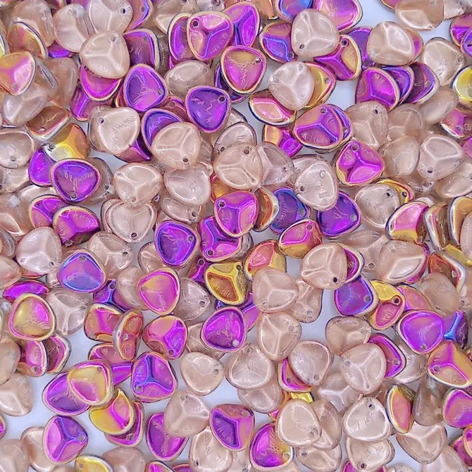 25 x small rose petals in Crystal Sliperit * (8x7mm)