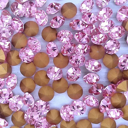 10 x 8mm chatons in Pink (Vintage Czech)