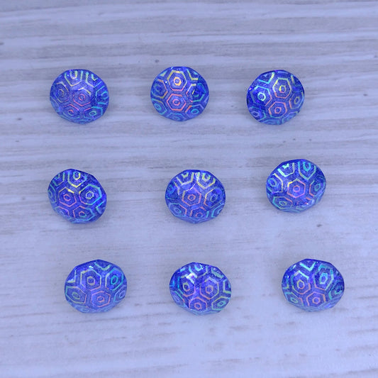 8mm Aurora chaton in Sapphire with laser etched Small Hexagons