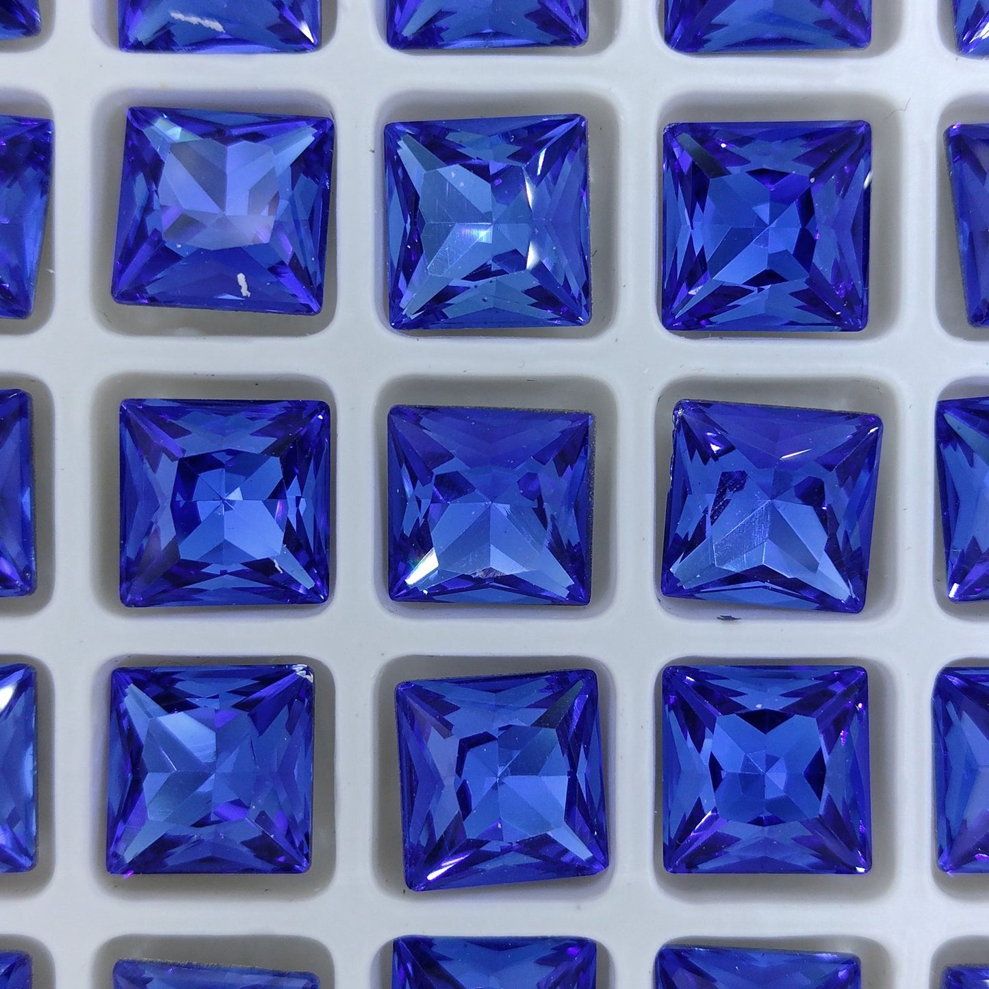 10mm Princess square in Sapphire (Aurora)