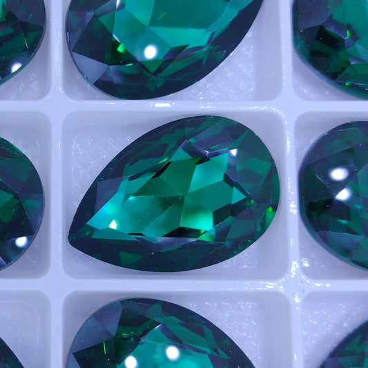 30x20mm Drop in Emerald (Aurora)