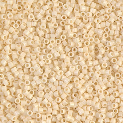 DB0732 - 25g Size 11/0 delicas in Opaque Cream