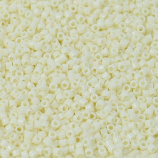 DB1130 - 1g Size 11/0 delicas in Opaque Ivory