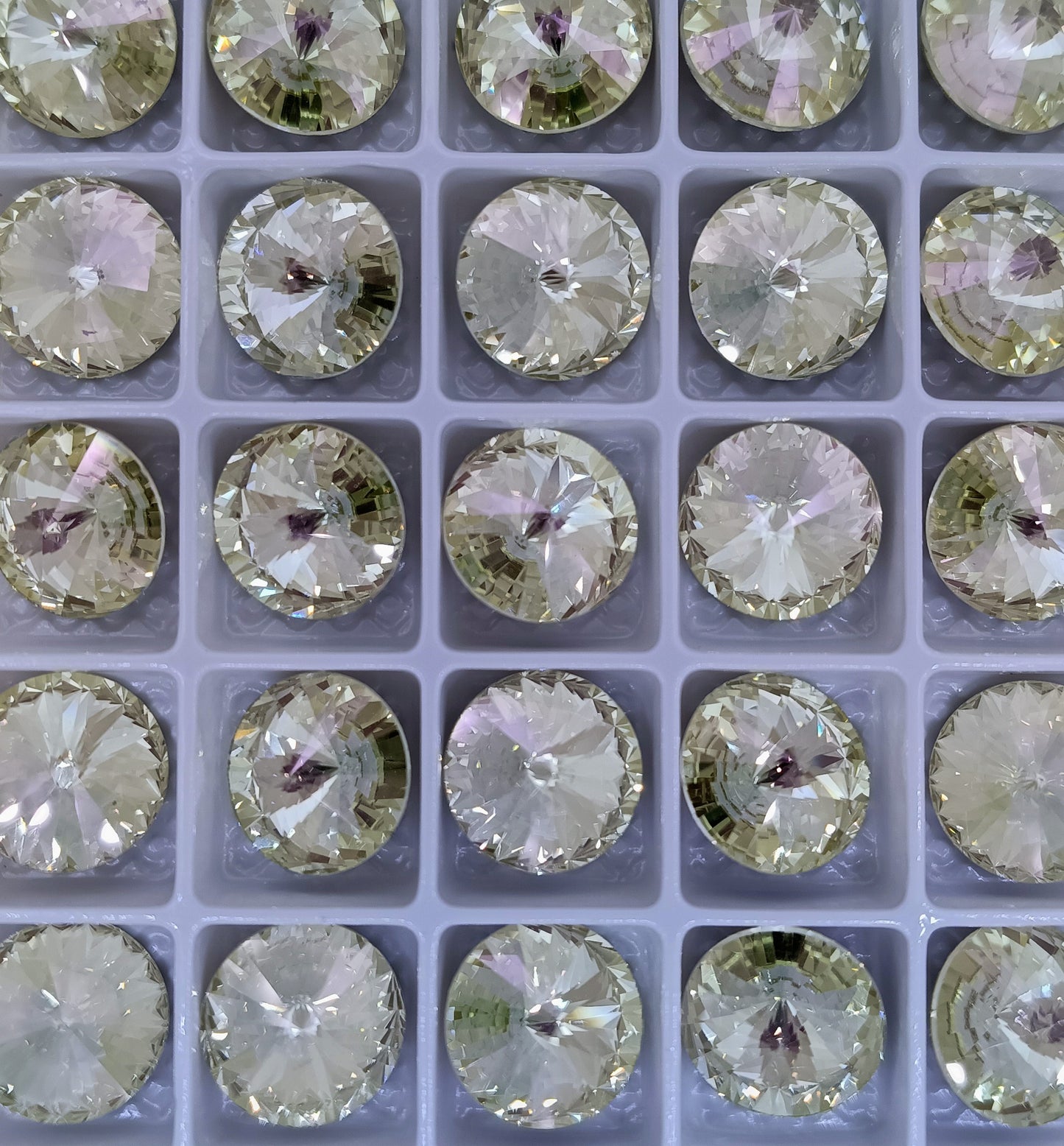 12mm rivoli in Crystal Luminous Green (Aurora)