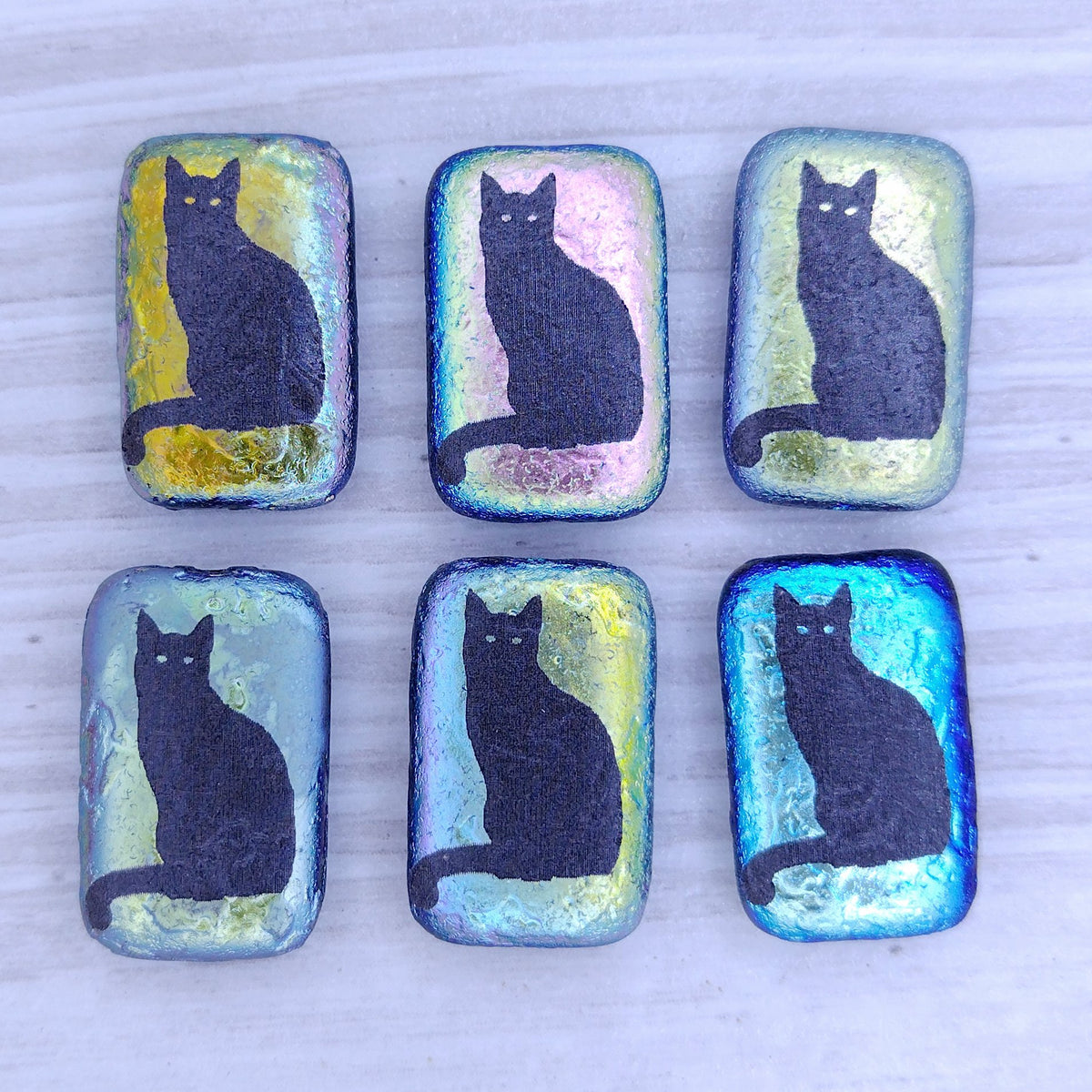 4 x Rectangular beads in etched Black with Cat design (18x12mm)