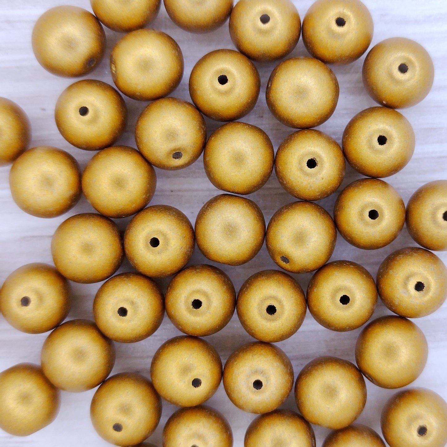 10 x 8mm round beads in Metallic Brass