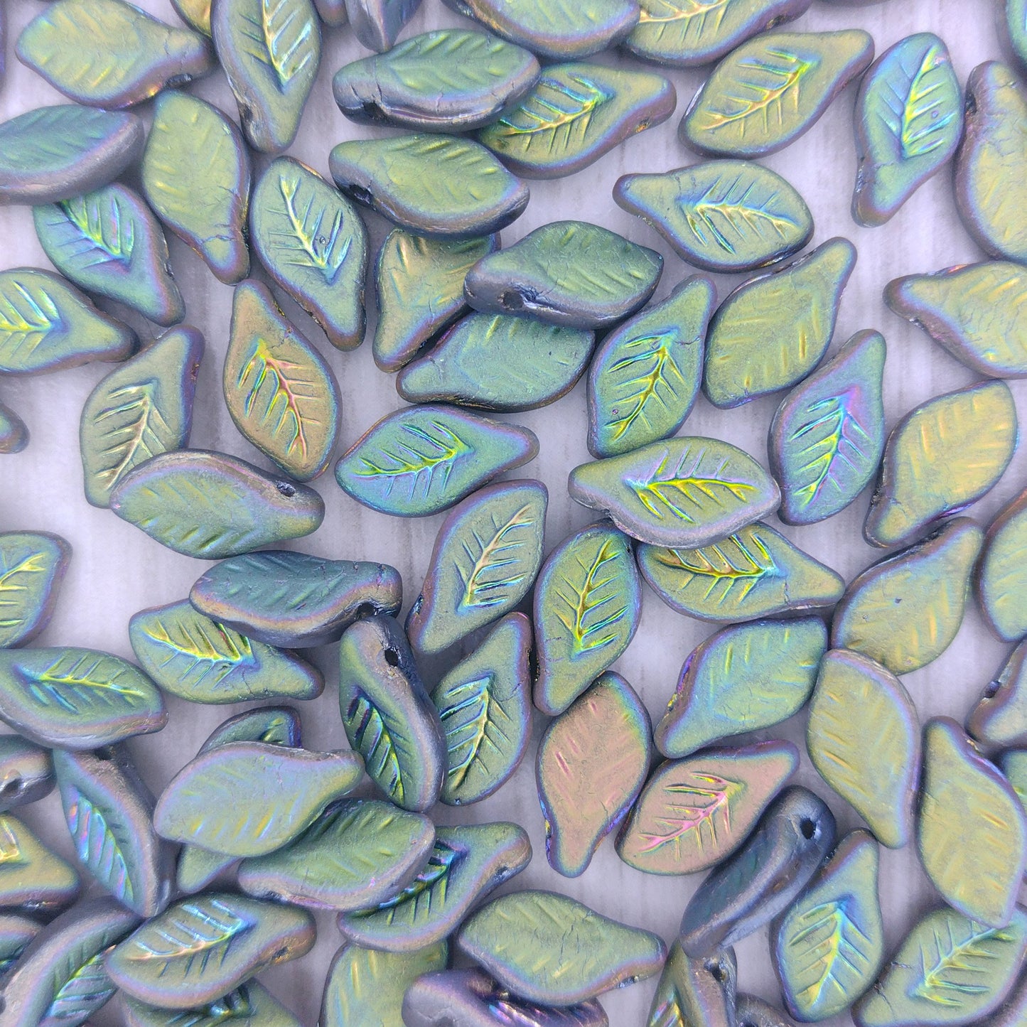 15 x Bay leaves in Matt Full Vitrail (12x6mm)