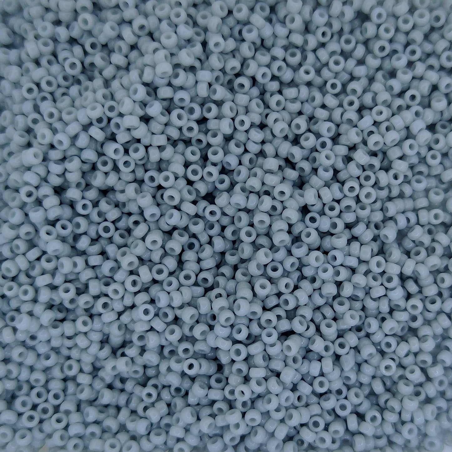 0498 - 5g Size 15/0 Miyuki seed beads in Opaque Cement Grey