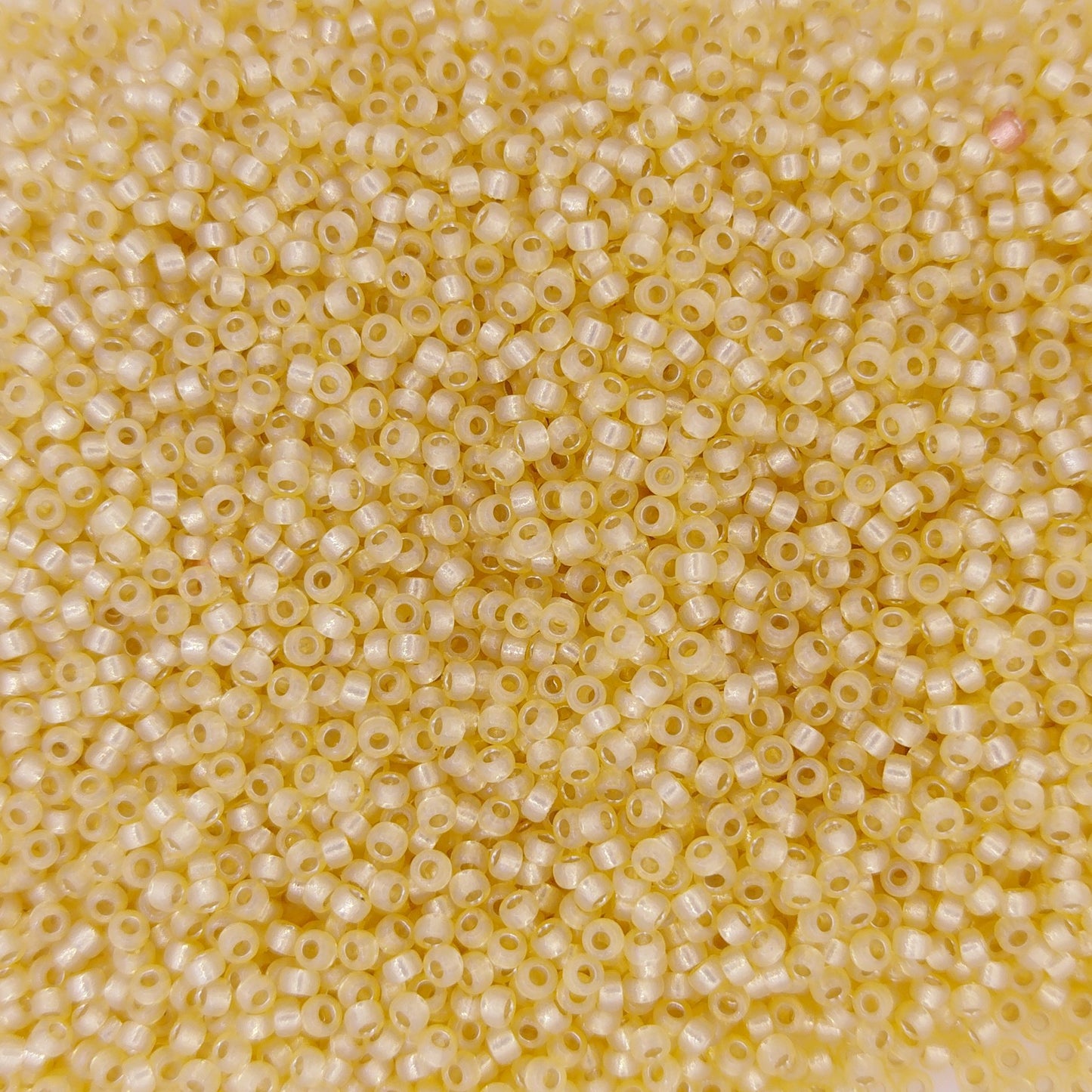 4235 - 25g Size 15/0 Miyuki seed beads in Duracoat Silver lined Light Yellow