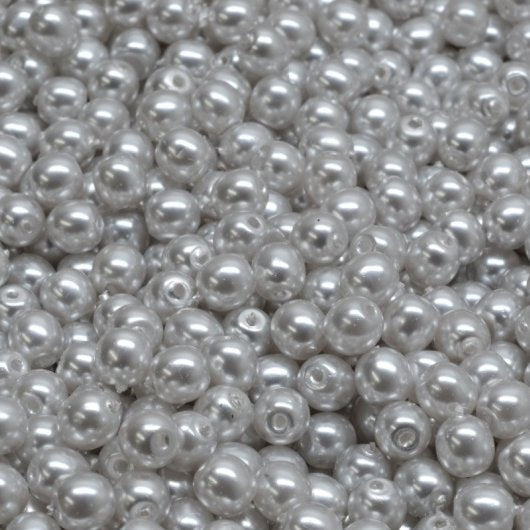 50 x 4mm round pealrs in Light Grey