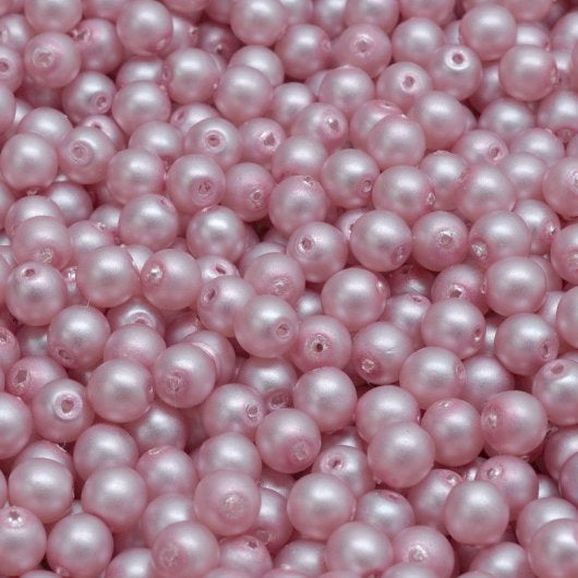 50 x 4mm round pearls in Alabaster with 70526