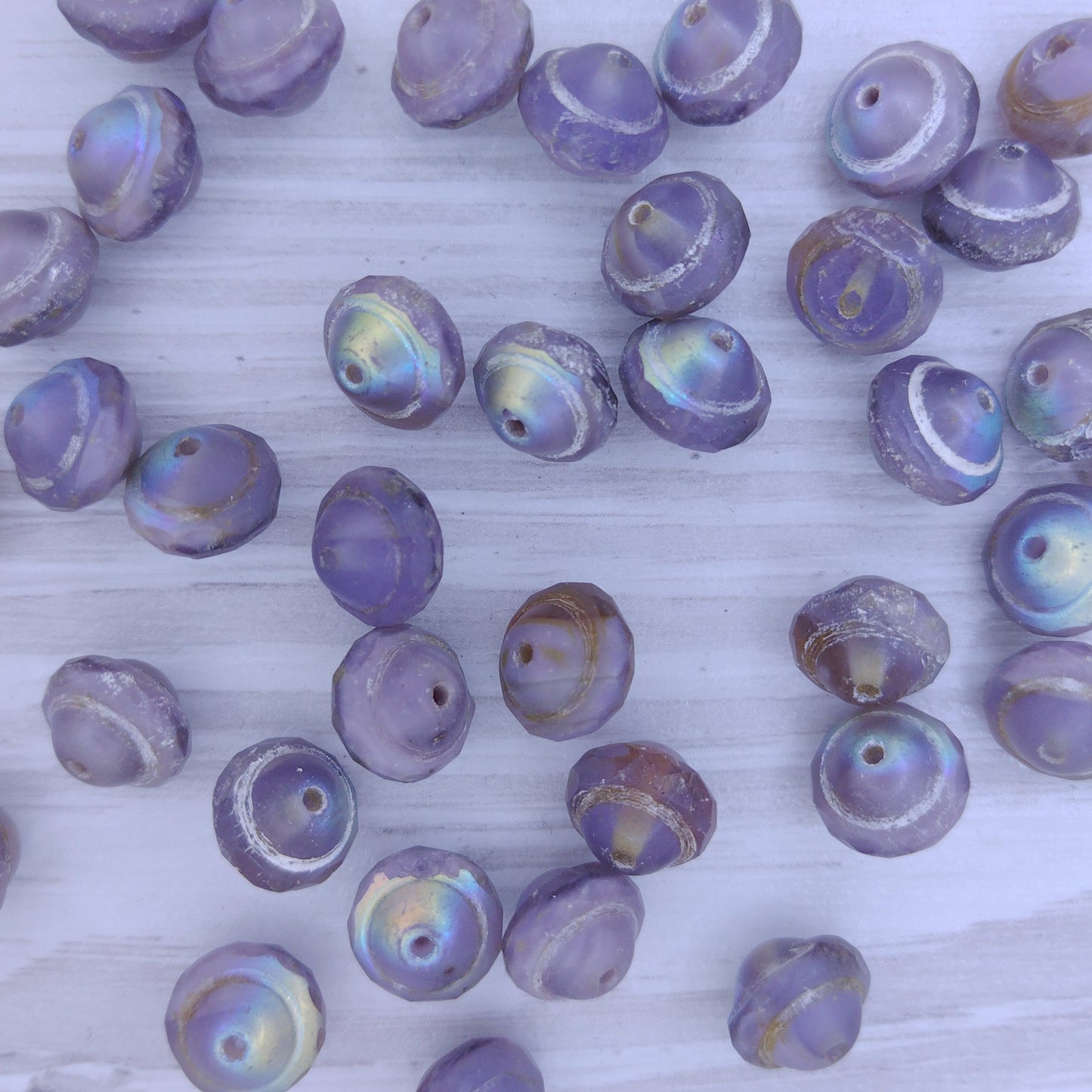 10 x Saturn beads in Amethyst AB (10x8mm)