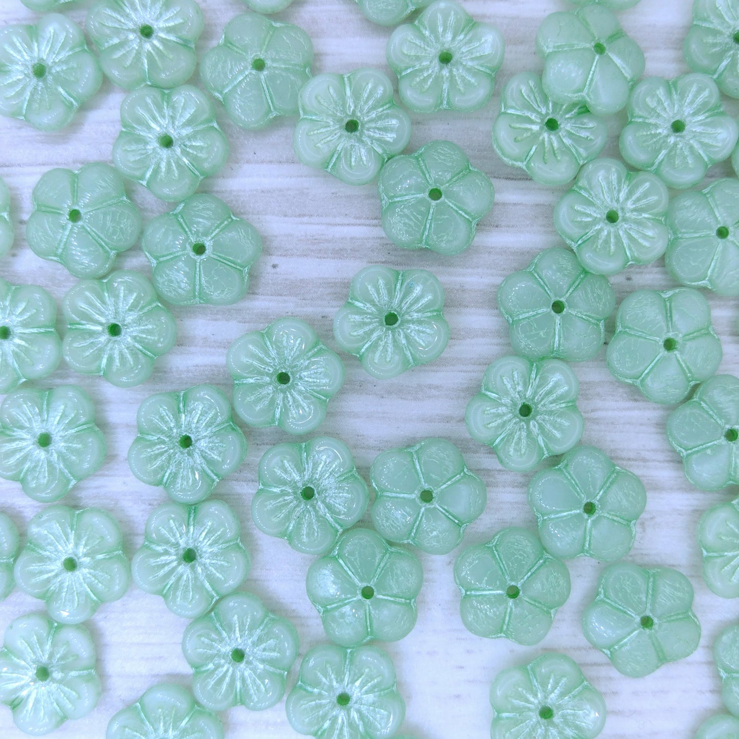 8 x 10mm Apple flowers in Alabaster with Green