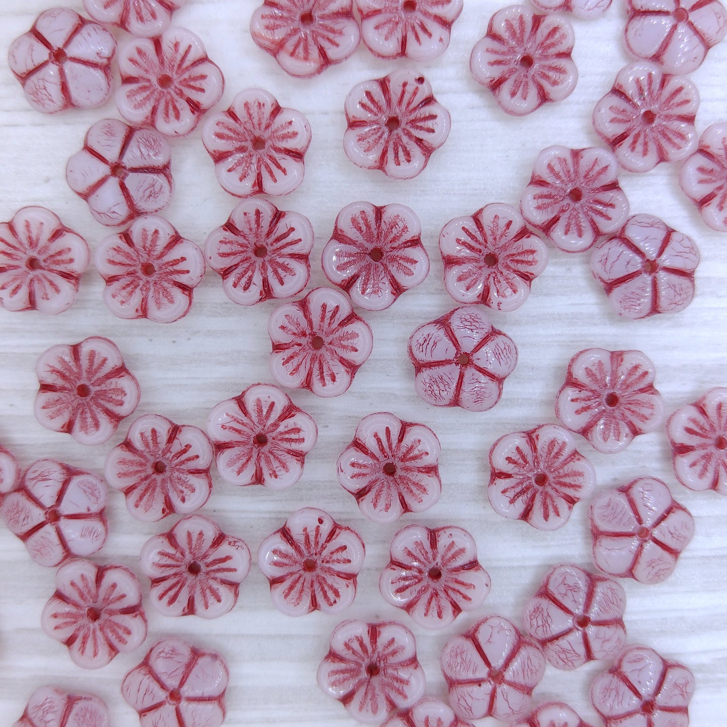 8 x 10mm Apple flowers in Alabaster with Red