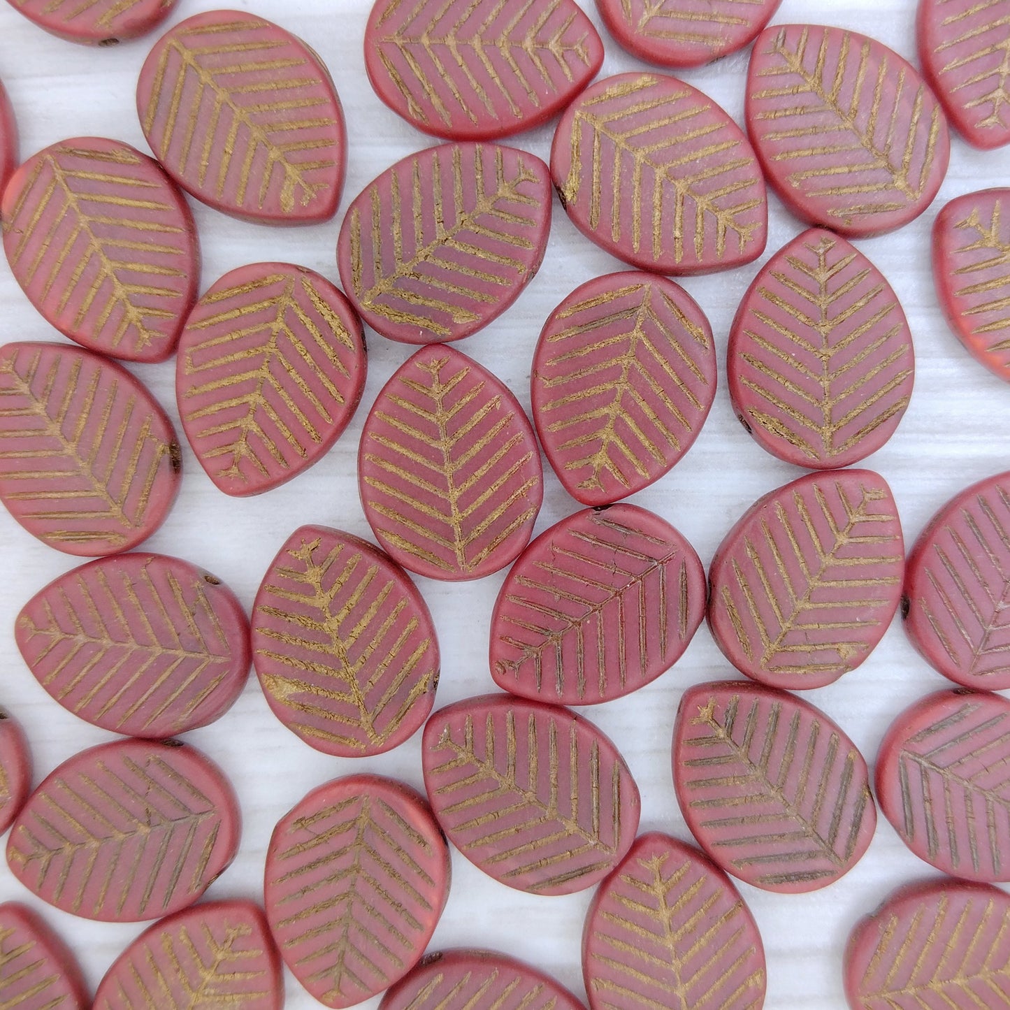 6 x flat leaves in Matt Oxblood with Copper (16x13mm)