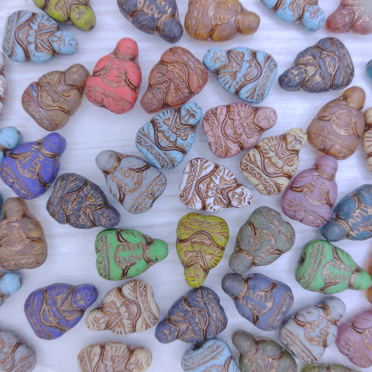 6 x Buddhas in a mix of colours (15x11mm)