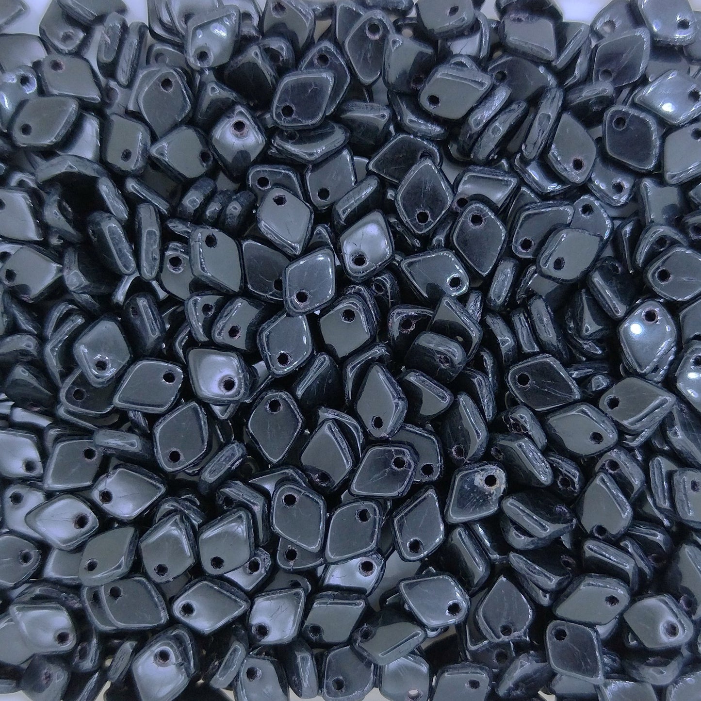 5g Dragon Scale beads in Black