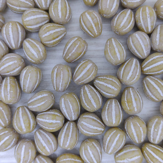 6 x Melon drops in Light Brown with Cream (11x9mm)