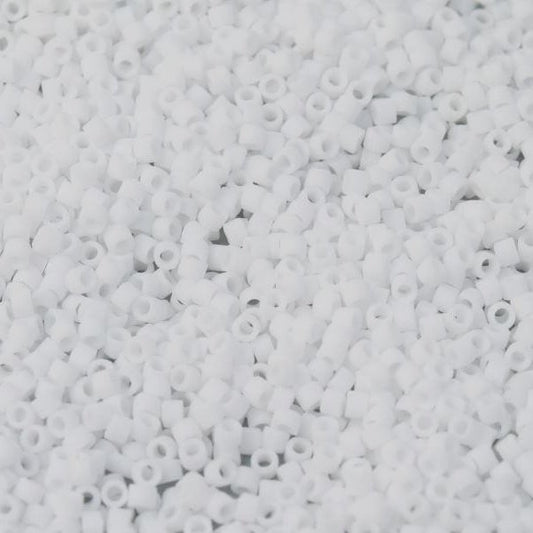 DB0750 - 1g Size 11/0 delicas in Matt Opaque White