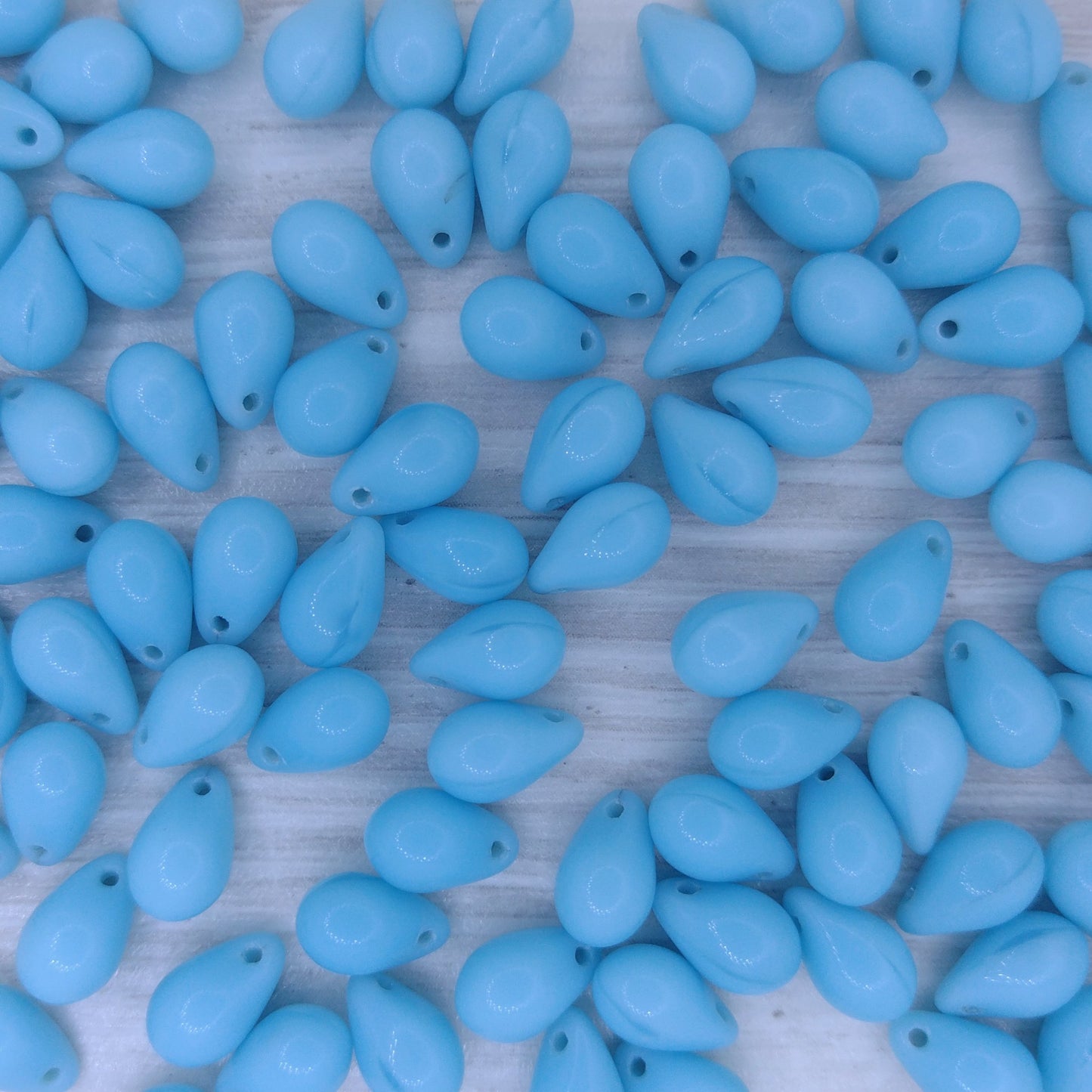 20 x drops in Opaque Turquoise (9x6mm)
