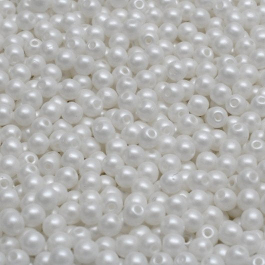 50 x 3mm round beads in Powder White