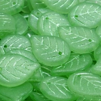 6 x Apple leaves in Matt Green (18x13mm)