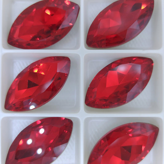 32x17mm Classical Navette in Light Siam (Aurora)