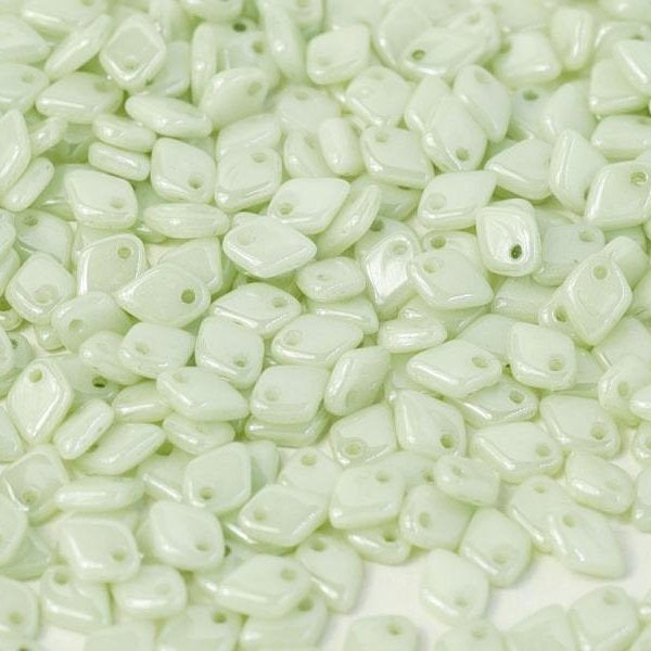 5g Dragon Scale beads in Chalk White/Mint Lustre
