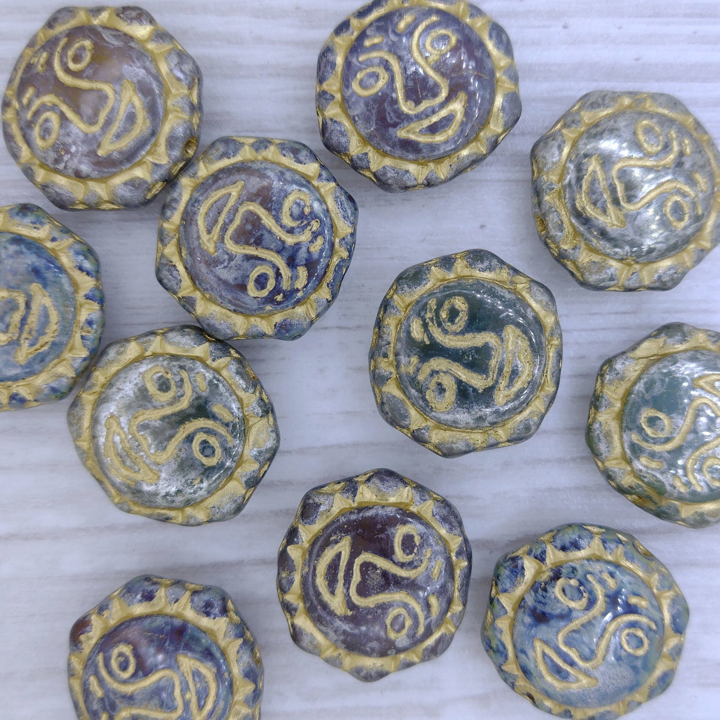 2 x 18mm Heads in Picasso mix with Gold