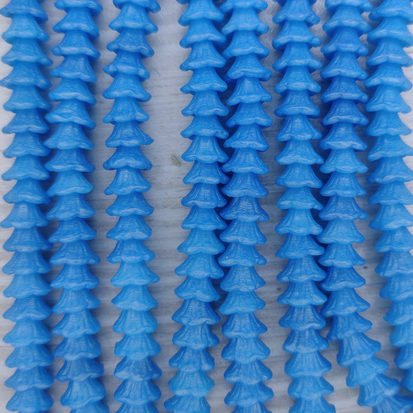 25 x flower cups in Gold Shine Cornflower (7x5mm)