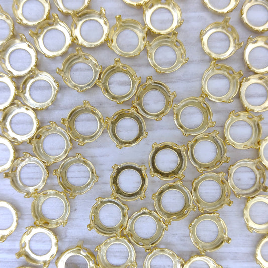 Sew-on Setting for 8mm Rivoli in Gold