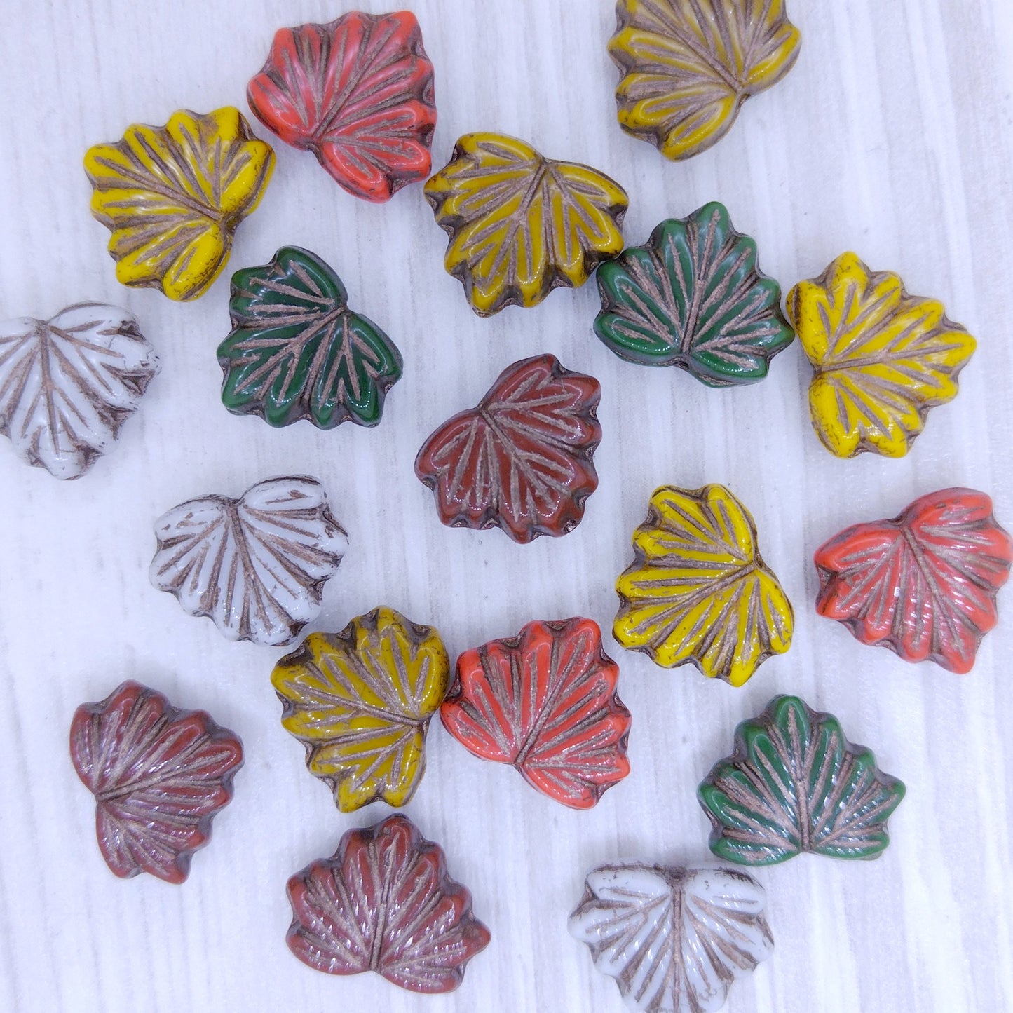 12 x Maple leaves in Autumn mix (13x11mm)