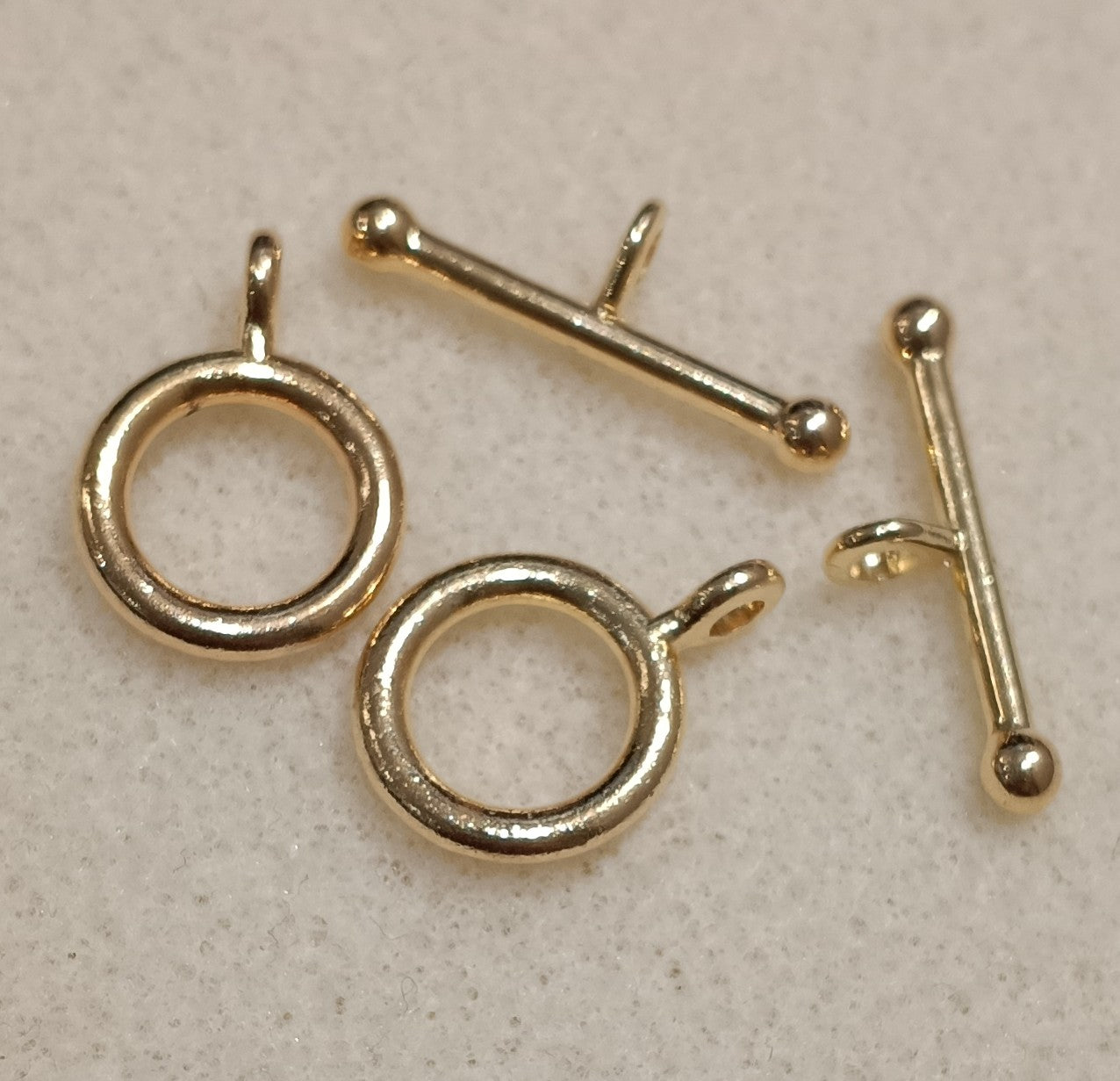 2 x 15mm toggle clasps with 22mm bar in Gold (UK production)