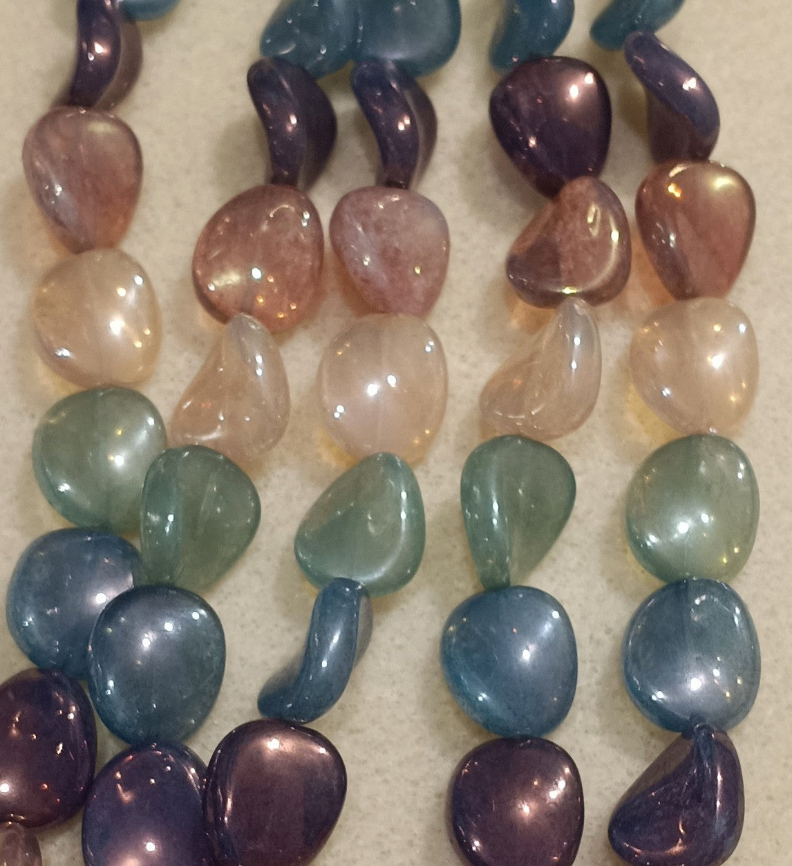 10 x twisted oval beads in a Mix of colours (16x14mm)