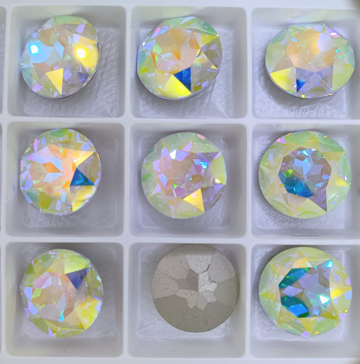 18mm Chaton in Crystal AB (Aurora)