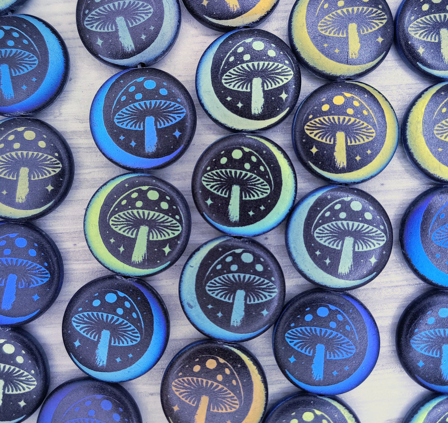 8 x 17mm disc beads in Matt Black with toadstool