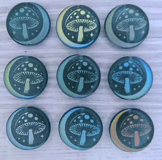 4 x 17mm discs in Matt Green with laser etched Toadstool